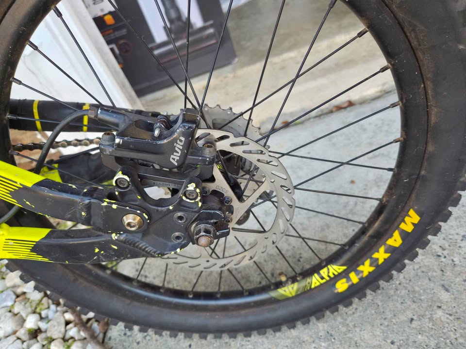 Commencal 20” Kids Full Suspension Mountain Bike