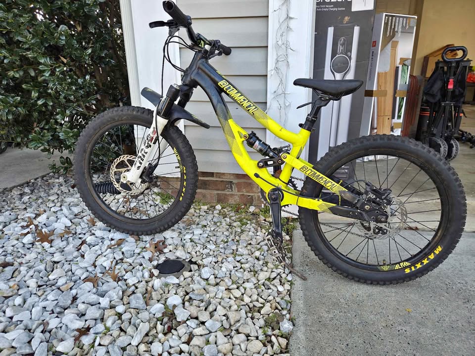 Commencal 20” Kids Full Suspension Mountain Bike